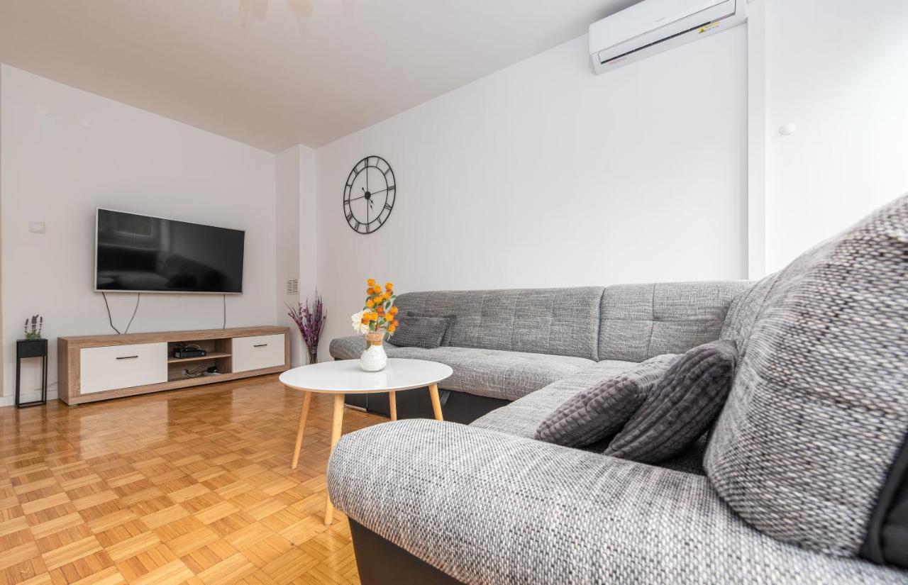 12 O'clock Apartament